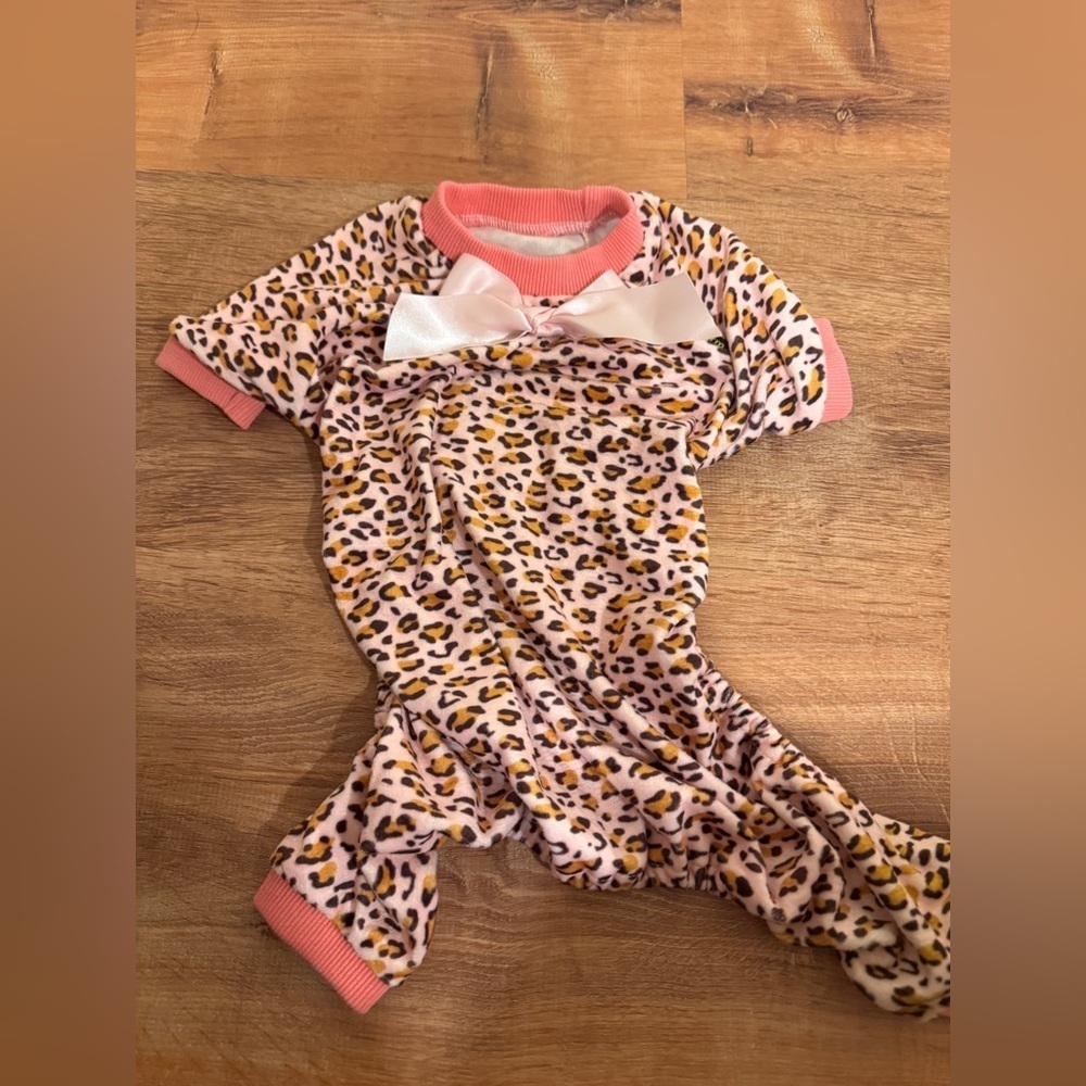 NWOT Fitwarm Leopard Print Pet Outfit with Pink Bow​​​​